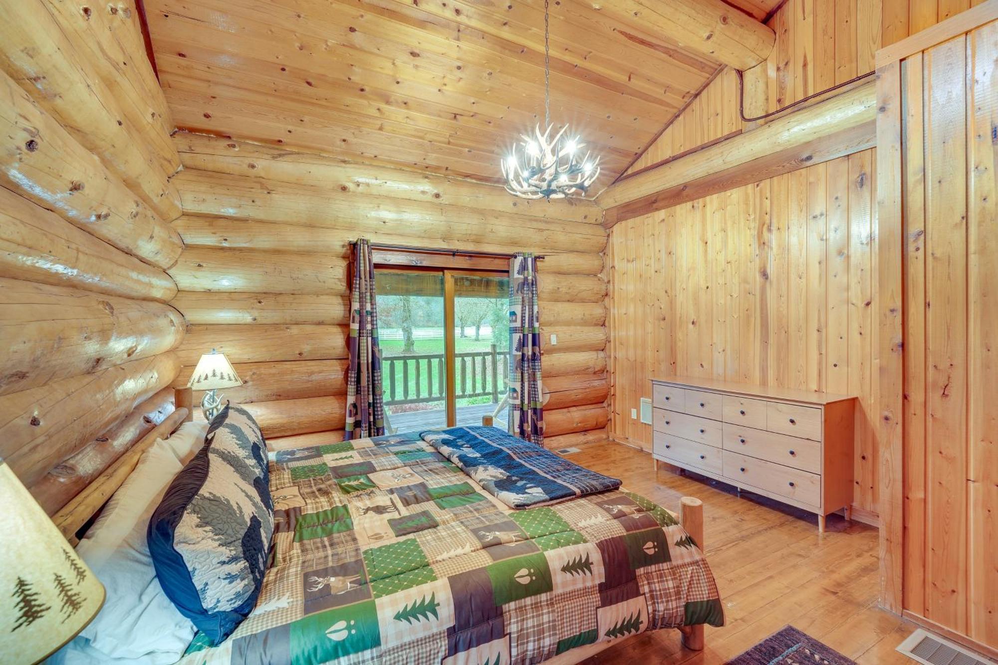 Dog-friendly With Private Hot Tub! * Arlington